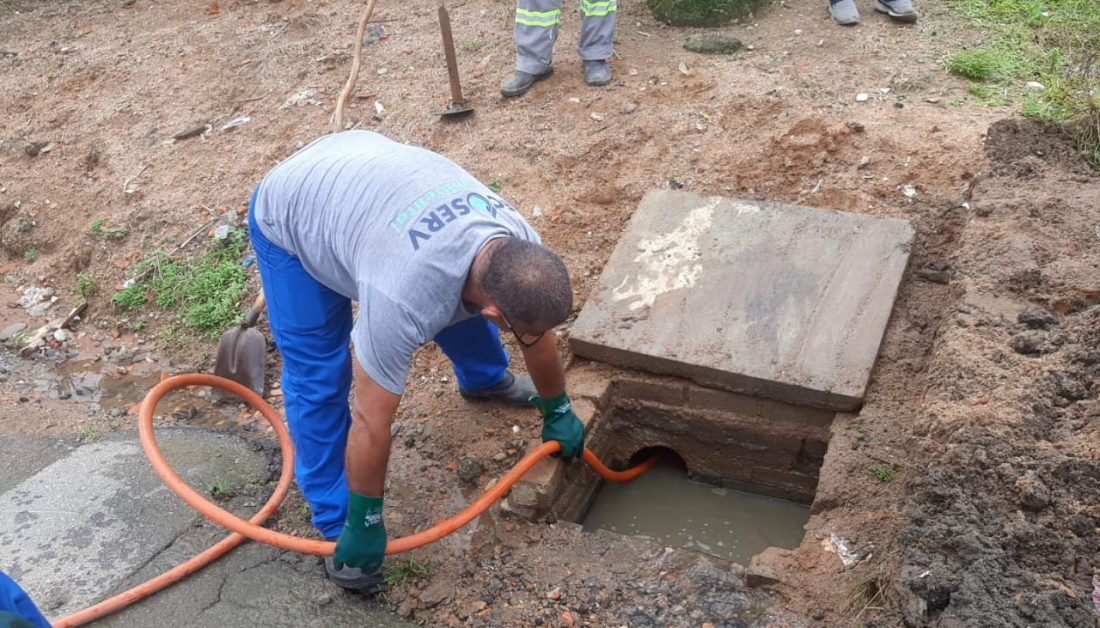Capivari de Baixo: redes pluviais são limpas nesta terça-feira (16)