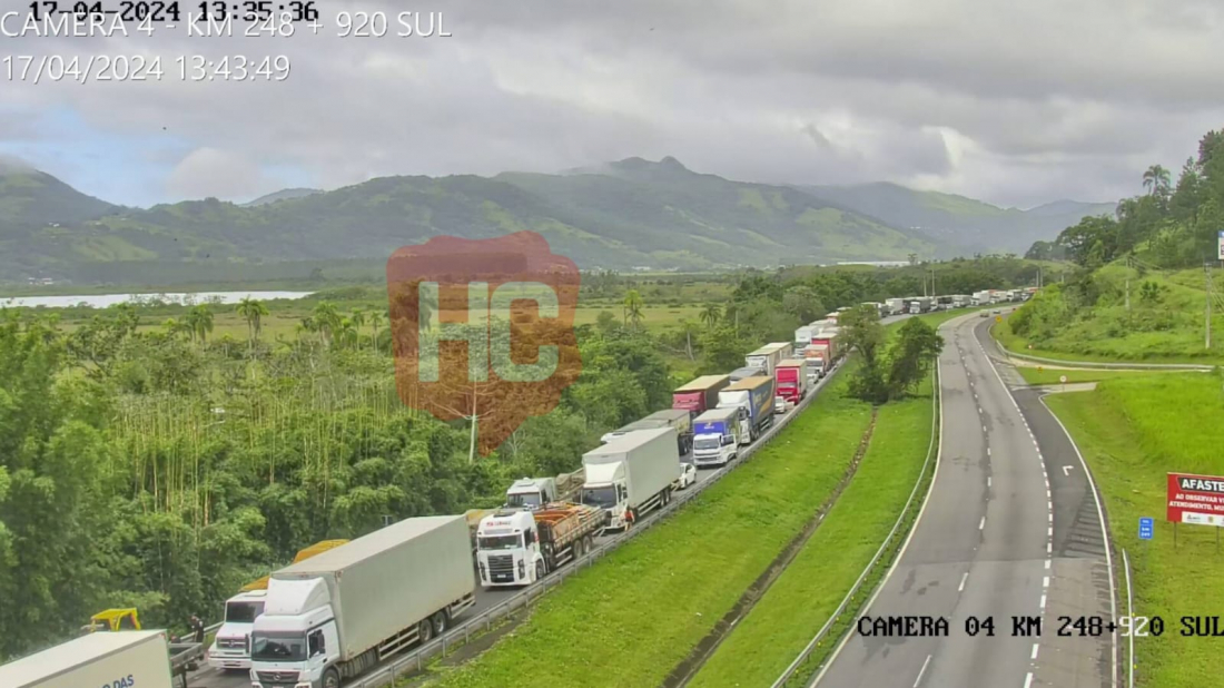 BR-101 segue parcialmente interditada em Paulo Lopes nesta quarta-feira (17)