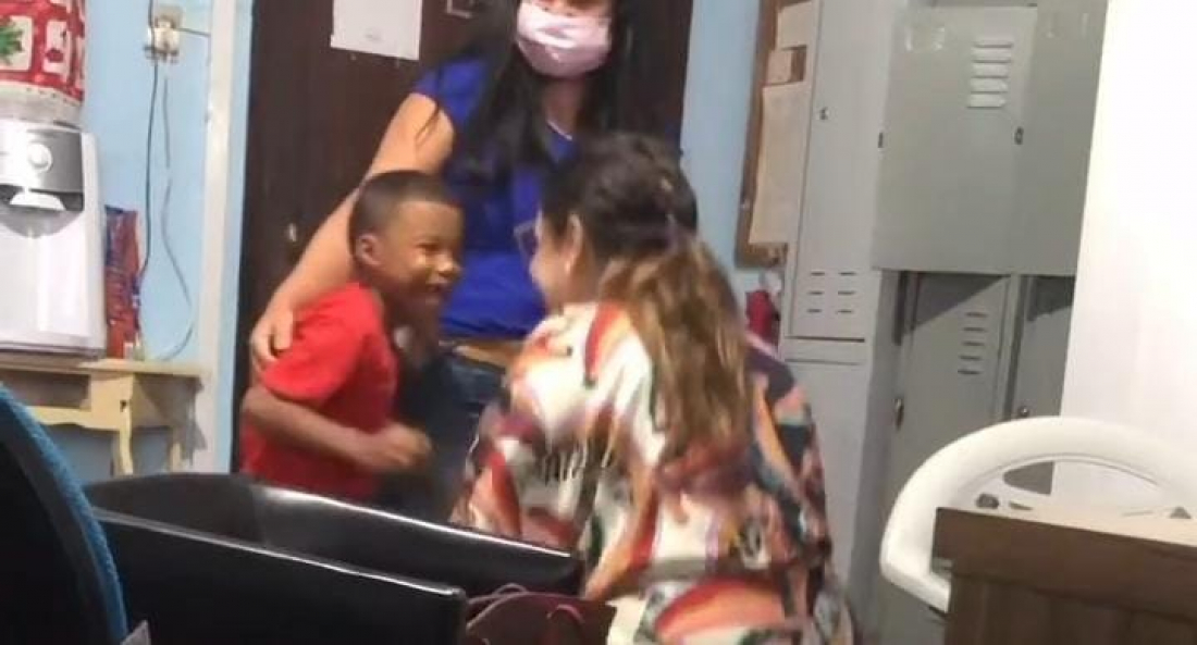 Brasil: reação de garoto ao conhecer mãe adotiva emociona 