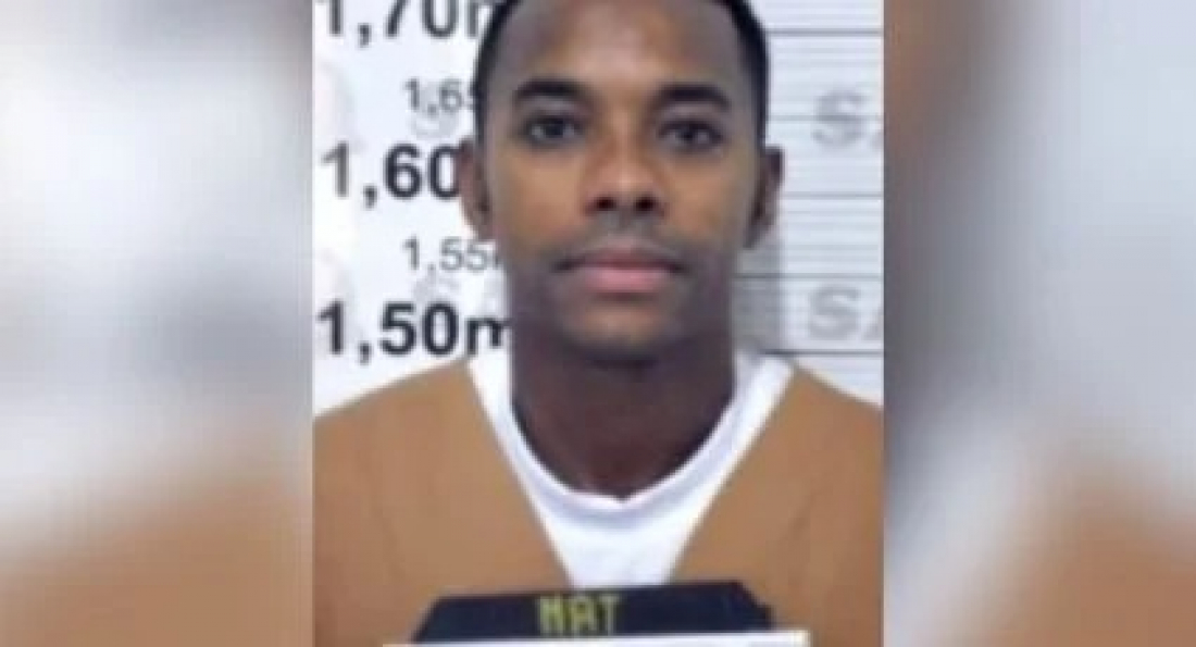 Condenado por estupro, Robinho completa um mês na prisão em cela de 8 m²