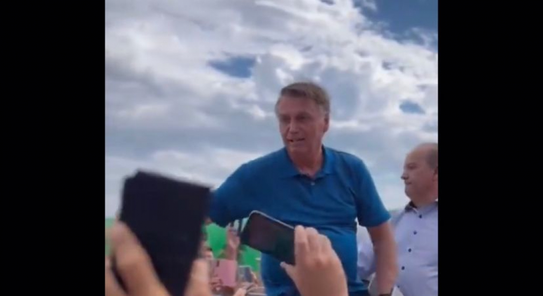 (Vídeo) Bolsonaro é recebido por multidão de apoiadores em Florianópolis