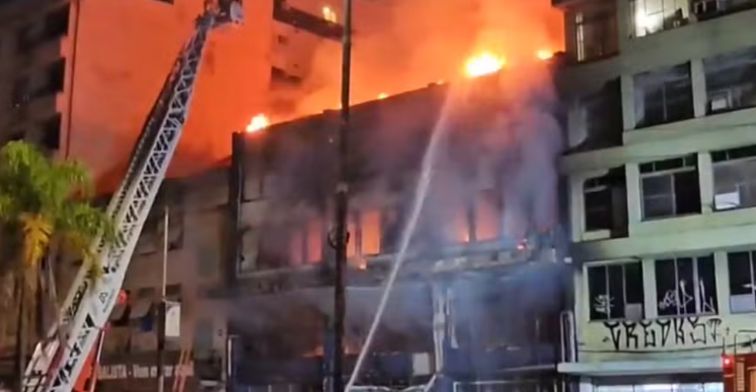 (Vídeo) incêndio mata 10 pessoas em pousada de Porto Alegre