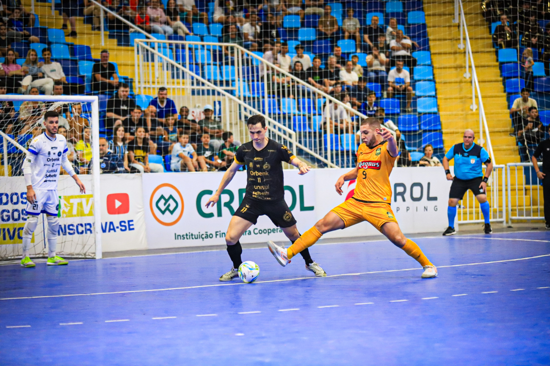Tubarão Futsal é goleado pelo Magnus na Arena
