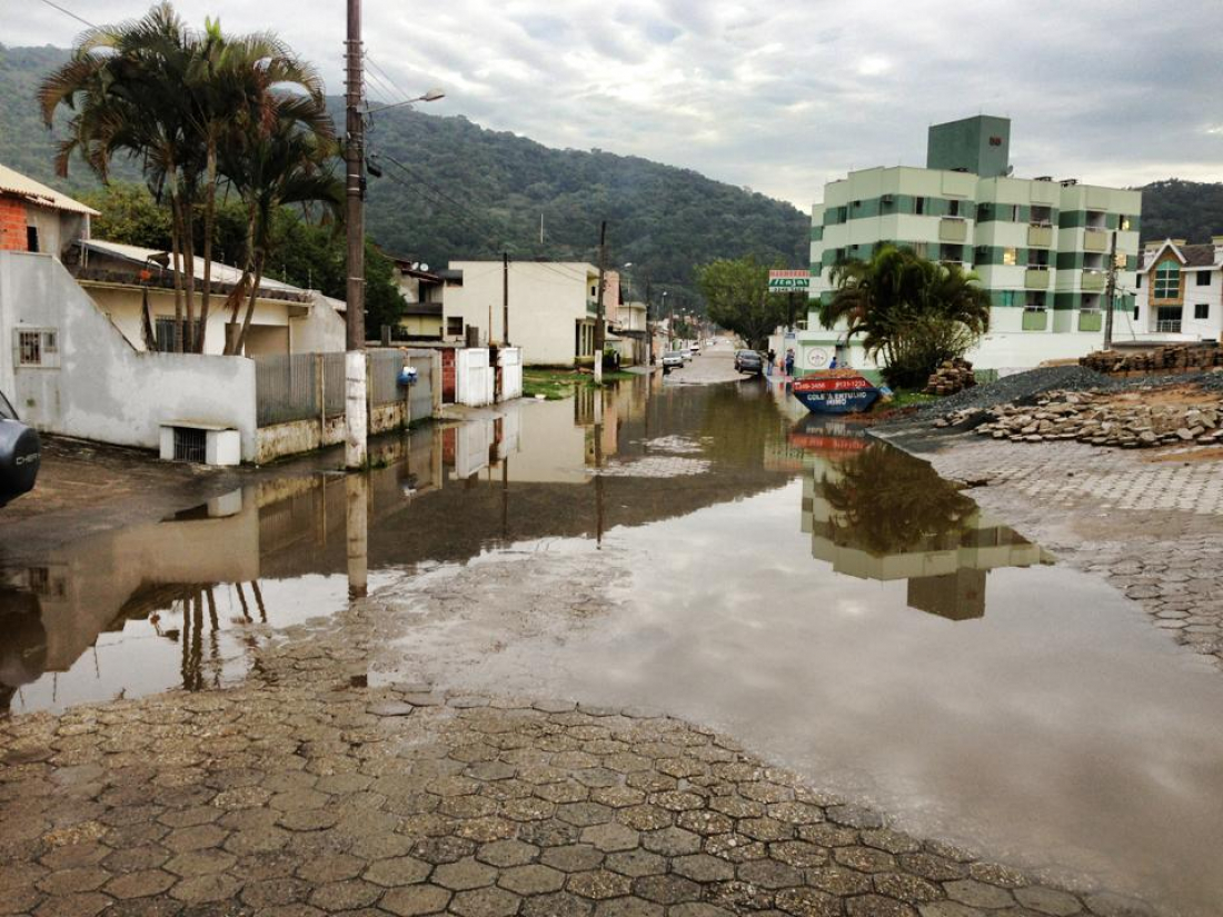 Temporais trazem risco de alagamentos e enxurradas em SC neste domingo