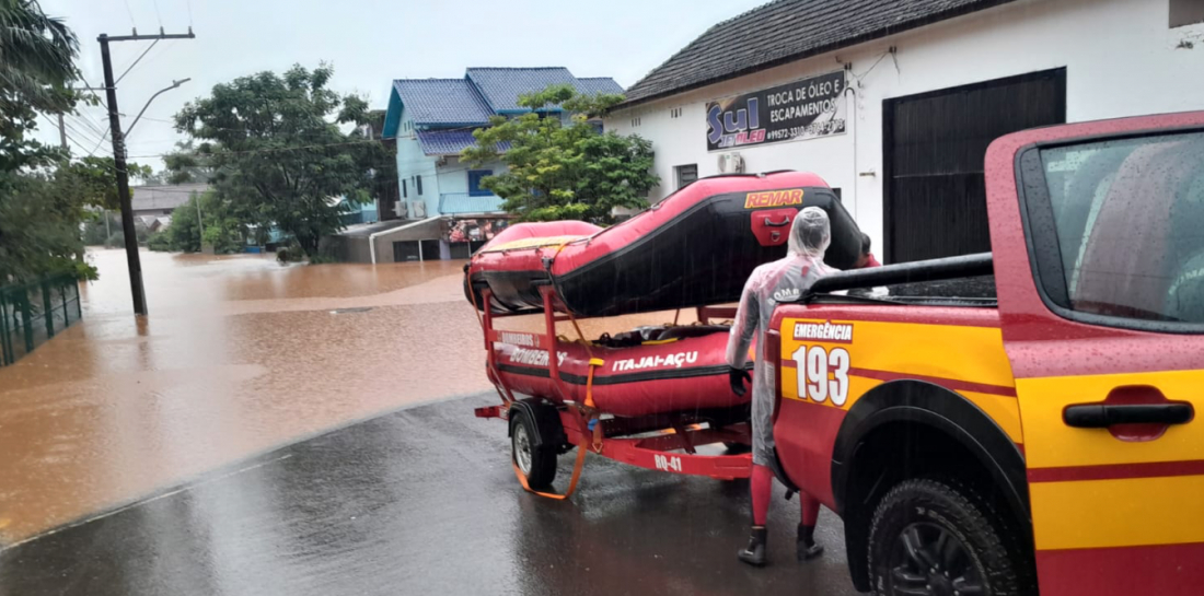 Santa Catarina envia ajuda humanitária ao Rio Grande do Sul diante das fortes chuvas