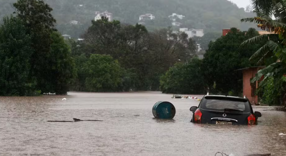 Sobe para 13 o número de mortos no RS; 8,3 mil pessoas estão fora de casa, diz boletim
