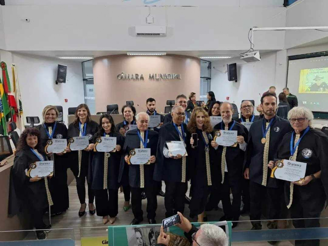 Academia Imbitubense de Letras e Artes empossa novos acadêmicos