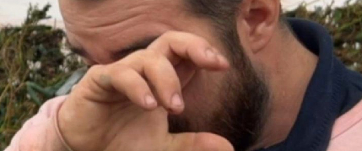 (Vídeo) Enchentes no RS: após ajudar a salvar muitas famílias, homem chora ao lembrar das que não conseguiu