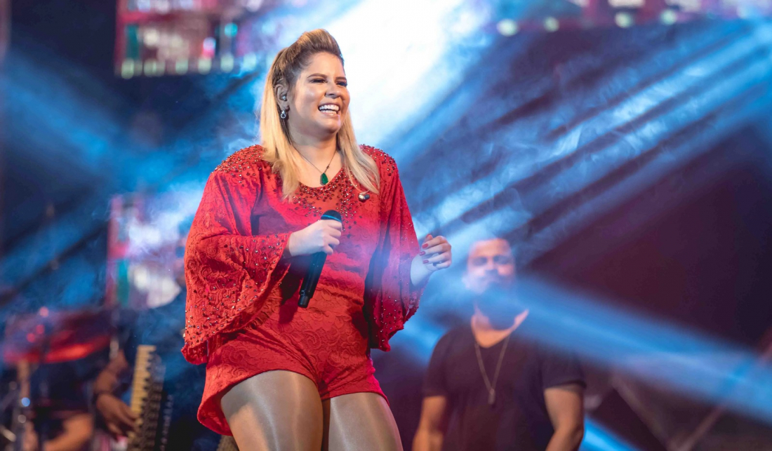 RS: família de Marília Mendonça rifa violão de cantora para ajudar vítimas das cheias