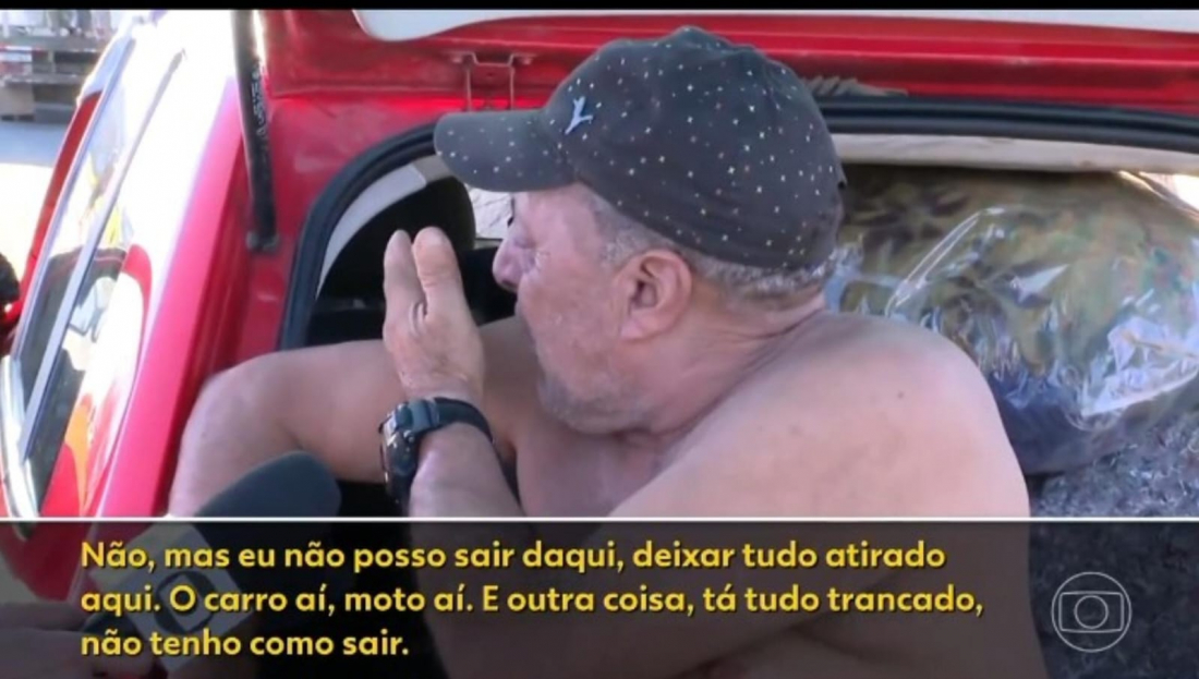(Vídeo) 'Agradeço por estar vivo aqui. Se minha casinha estiver de pé, agradeço mais ainda', relata homem que dorme em carro em Estrada de Porto Alegre