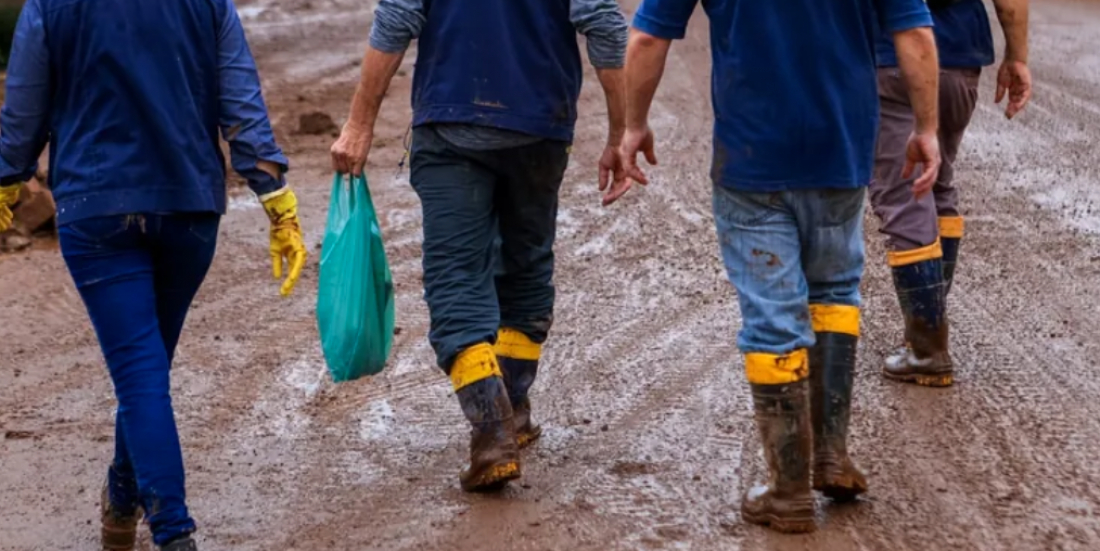 (Vídeo) Veja como organizar os sapatos para doar ao Rio Grande do Sul