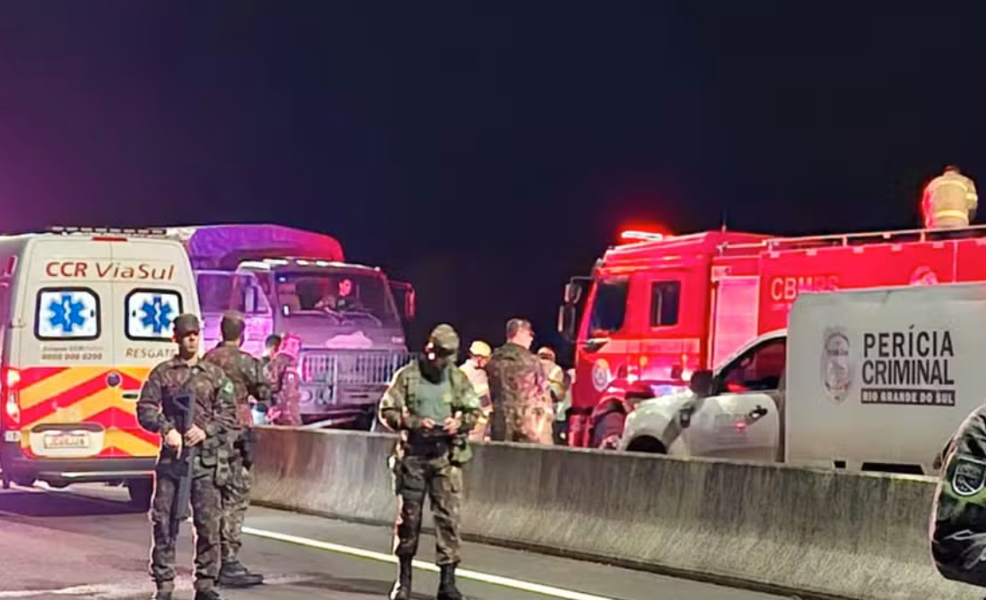 RS: acidente com caminhão do Exército mata três pessoas na BR-448, em Esteio