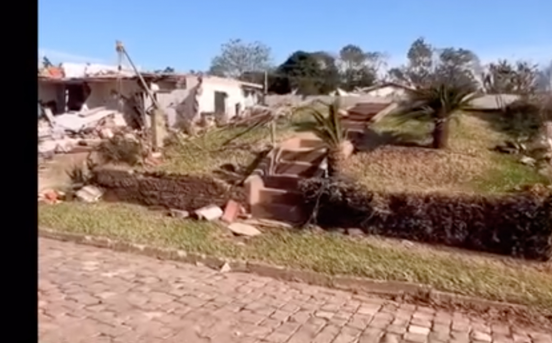 (Vídeo) Casas foram 'varridas' pela correnteza no Arroio do Meio, em RS; Veja