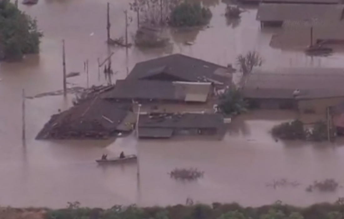 ‘Não é de animal’: bombeiro relata mau cheiro na água por corpos apodrecendo no RS 
