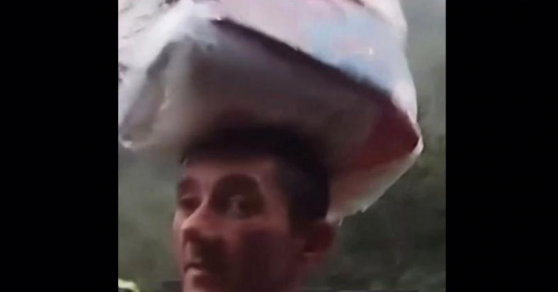 (Vídeo) 'Orgulho': Pai busca cesta básica para alimentar família durante cheia no RS e comentários de filho viralizam; assista