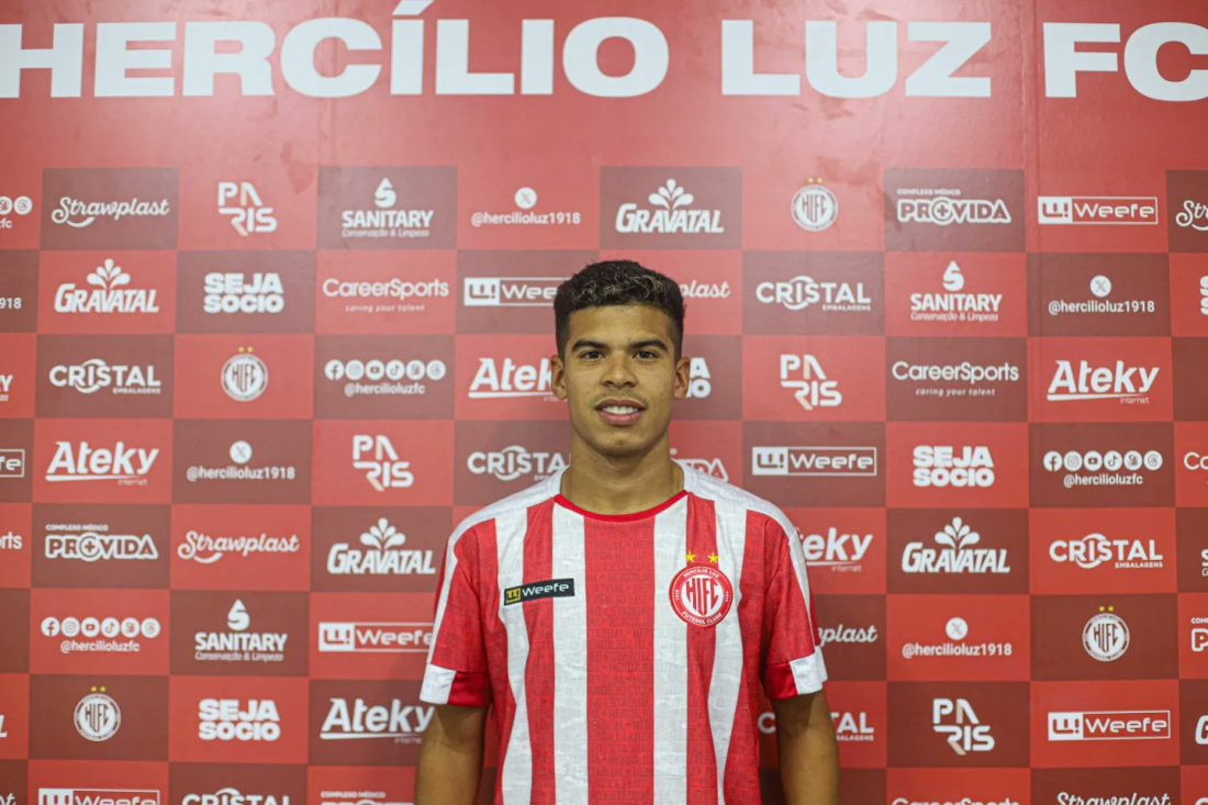 Hercílio Luz contrata meia Cesinha, ex-Figueirense