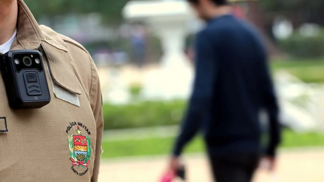 Bandidos furtam R$ 25 mil de caminhoneiros enquanto eles almoçavam em Tubarão