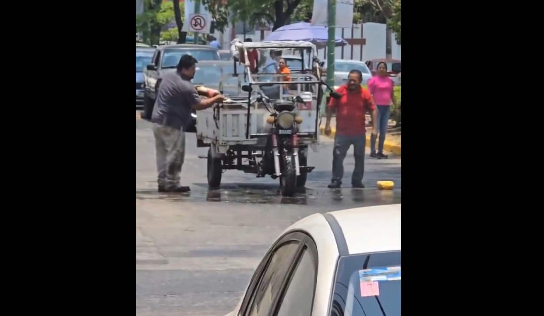 Mundo: homem usa Coca-Cola para conter incêndio em motocicleta