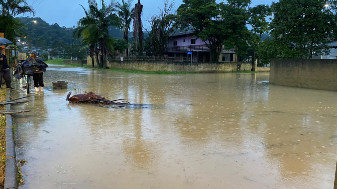 Enchente causa estragos em bairros de Rio do Sul