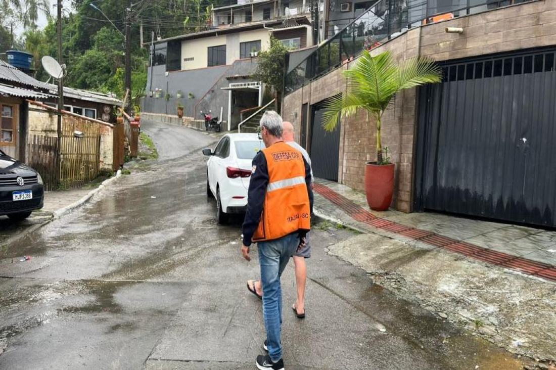 Itajaí tem risco para alagamentos e fecha acesso ao porto