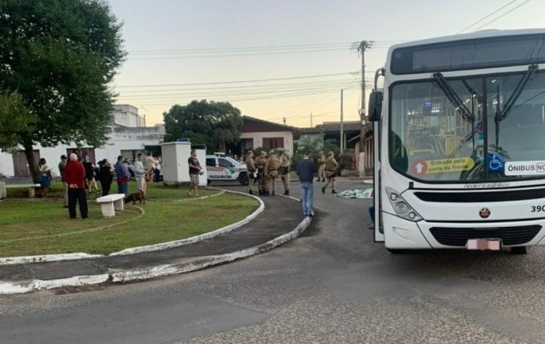 Tragédia: criança de 11 anos morre atropelada por ônibus em Criciúma
