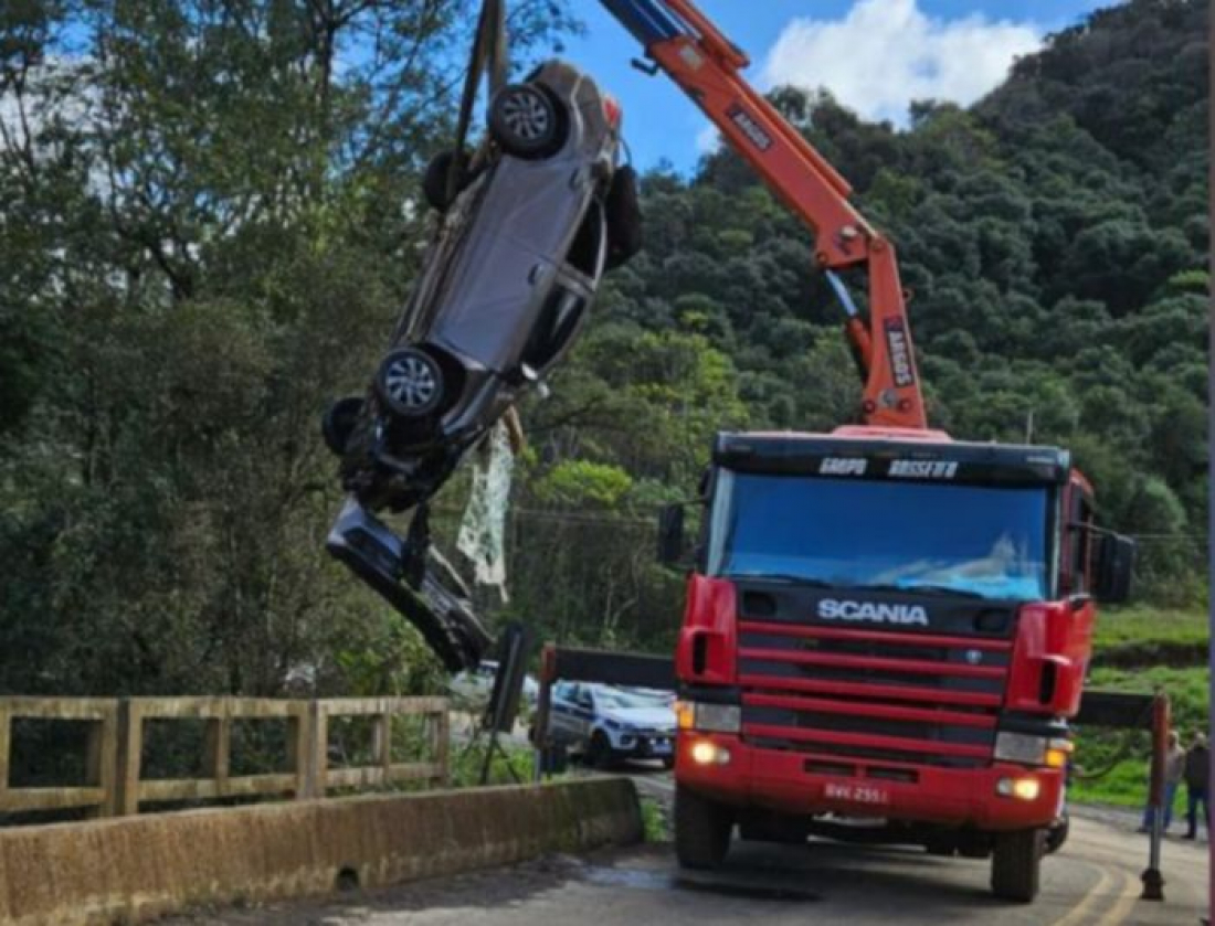 Tragédia: família é encontrada morta em carro naufragado em SC