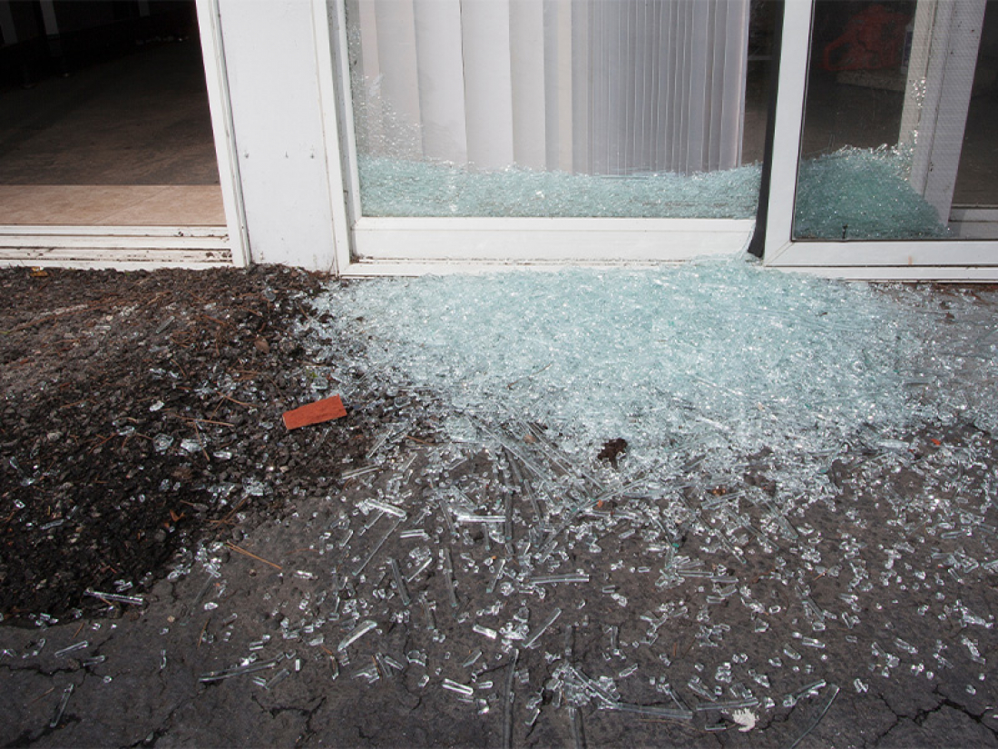 Criminosos invadem concessionária e roubam dinheiro do cofre em Tubarão