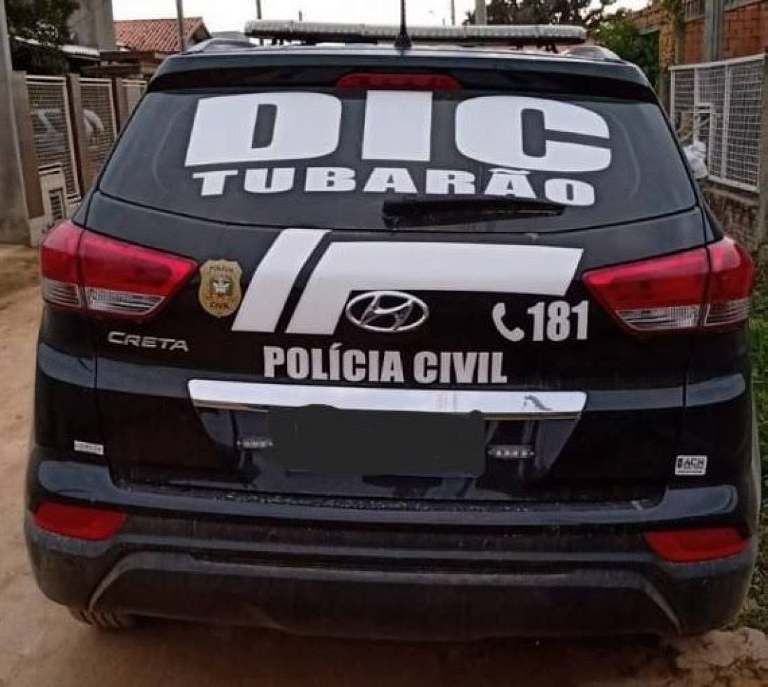 Polícia Civil prende três suspeitos por assalto a mão armada e furto de moto em Tubarão