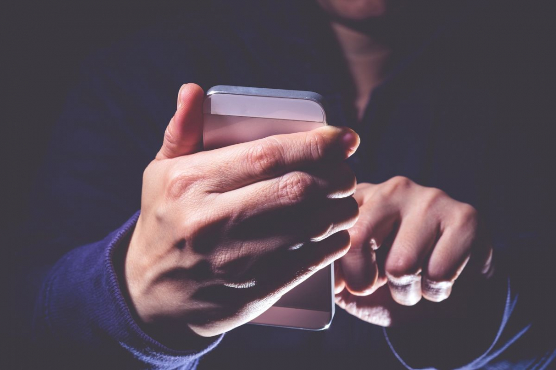 Em SC: professor suspeito de gravar vídeo se masturbando e mandar para aluno é investigado 