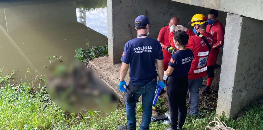 Corpo em decomposição é encontrado boiando no rio em Treze de Maio