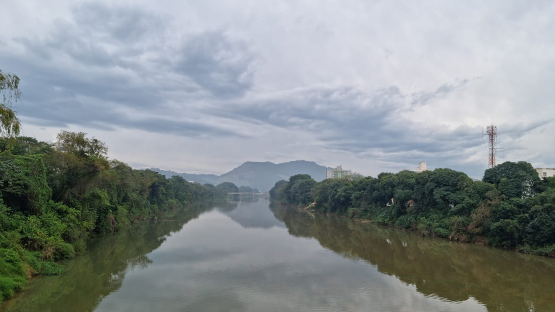 Defesa Civil emite alerta sobre alto risco de deslizamentos em cidades no Sul de SC