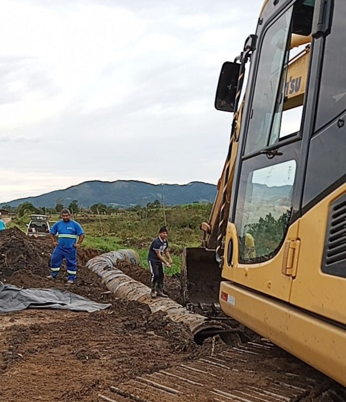 Capivari de Baixo instala tubos de concreto e promete redução de alagamentos