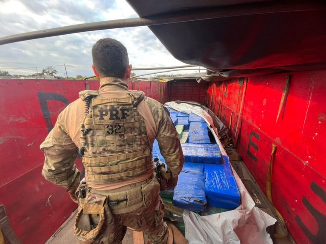 Caminhoneiro de Tubarão é preso com três toneladas de maconha no Paraná