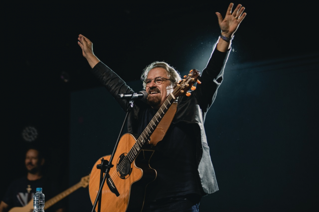 Cantor Asaph Borba se apresenta neste domingo (23) na Igreja ADI 