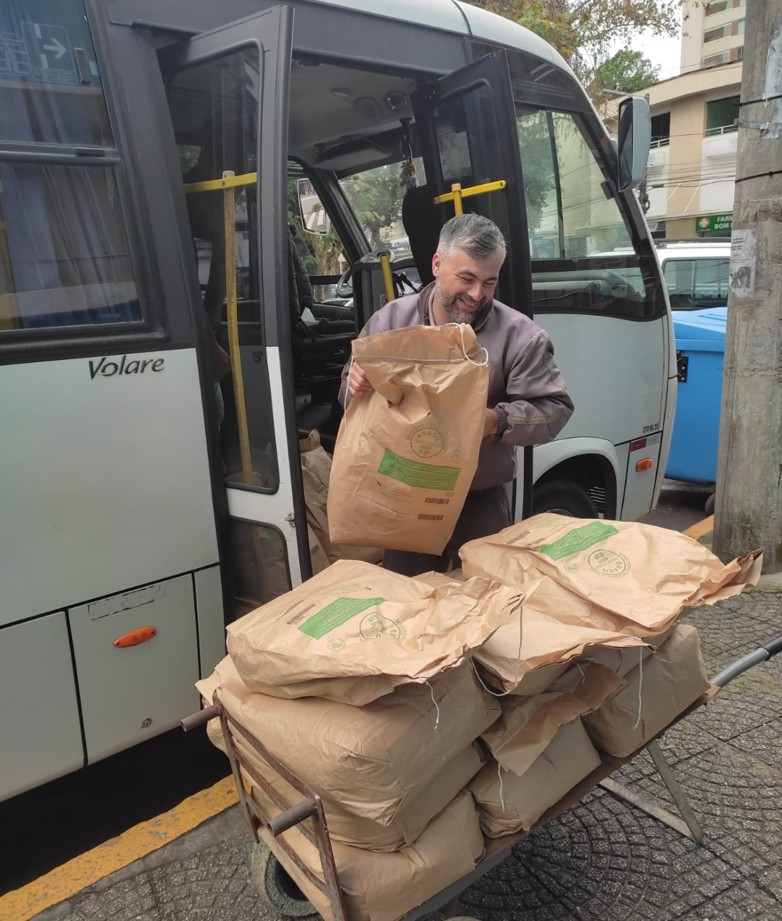 Tubarão recebe duas toneladas de leite em pó para famílias necessitadas
