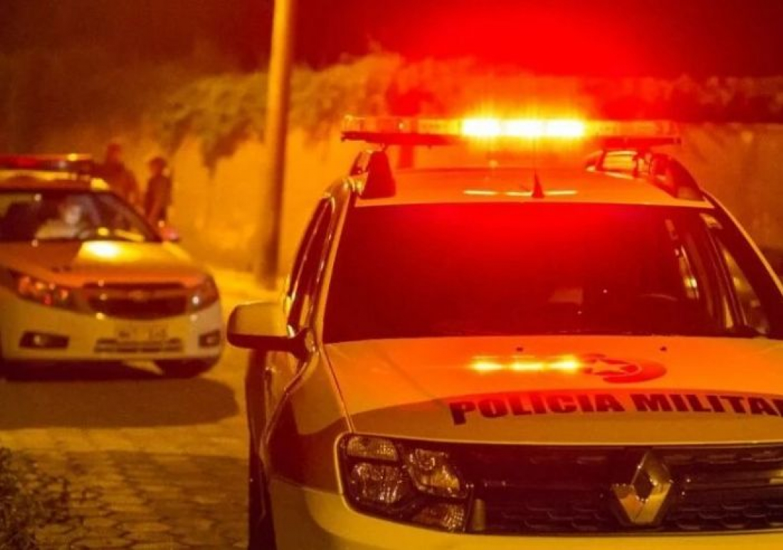 Homem espanca esposa com filha recém-nascida no colo em Braço do Norte