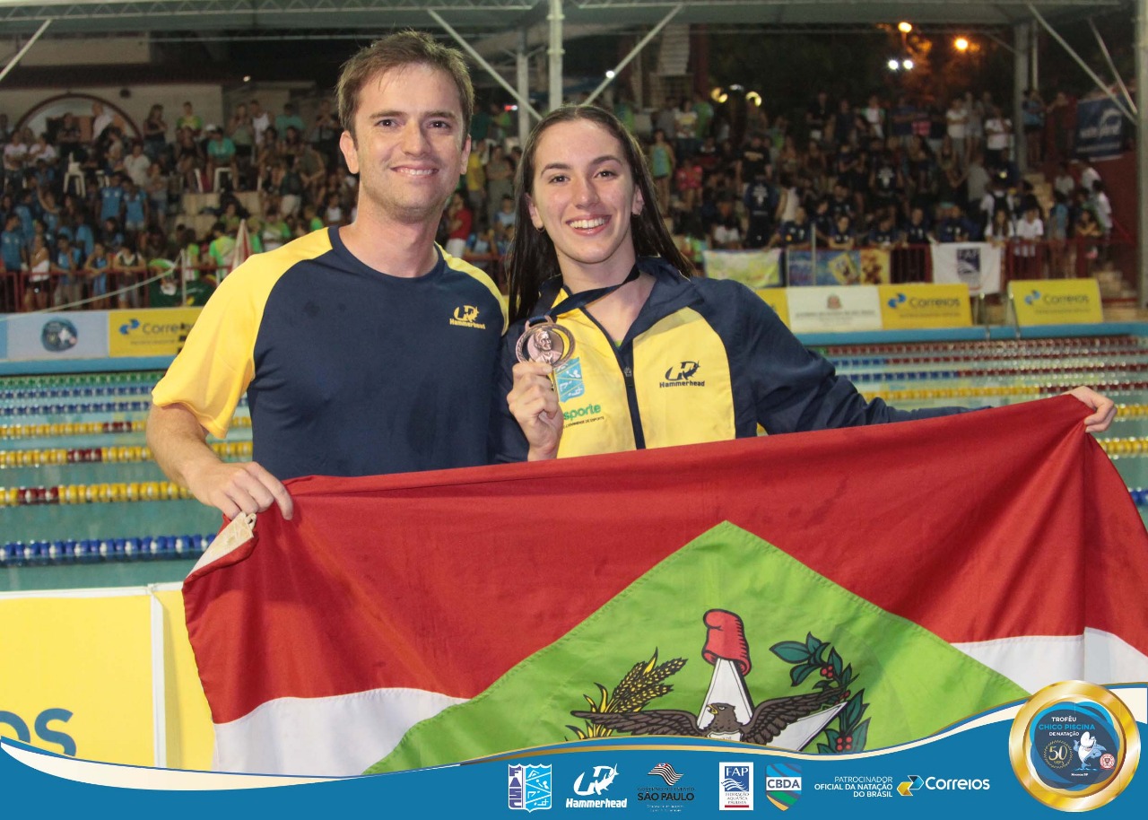 Nadadora Tubaronense conquista medalha de bronze em Competição Nacional