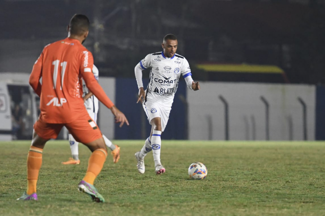 Tubarão bate o Camboriú fora de casa e ensaia reação na Série B