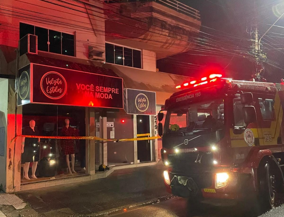 Oficinas: Pai, filho e casal são resgatados pelos bombeiros de prédio em chamas