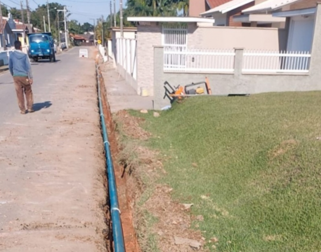 Adutora que levará água a 450 casas é instalada em Treze de Maio