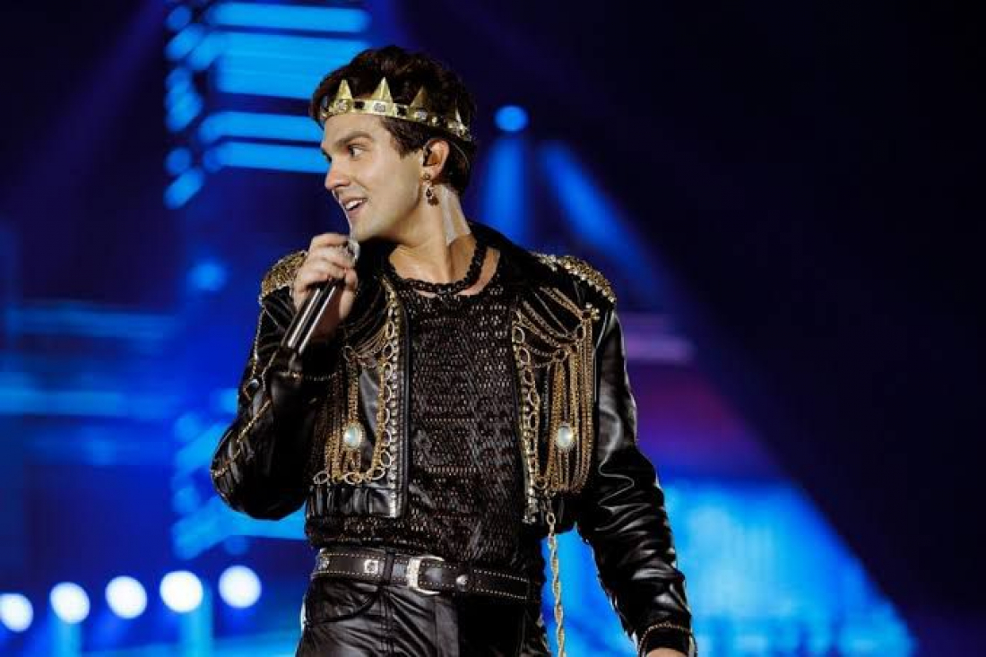 Luan Santana sobe ao palco da quarta edição do Sunset no Shopping, em Tubarão 