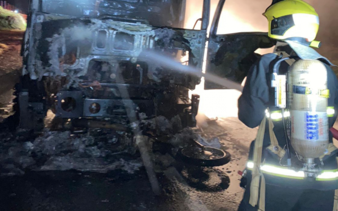 Tragédia: motociclista morre carbonizado após acidente com caminhão na BR-101 em Sangão