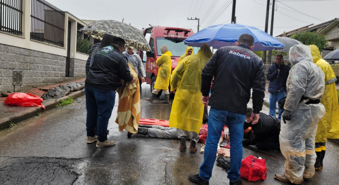  Jovem sofre queda de caminhonete em movimento em Treze de Maio