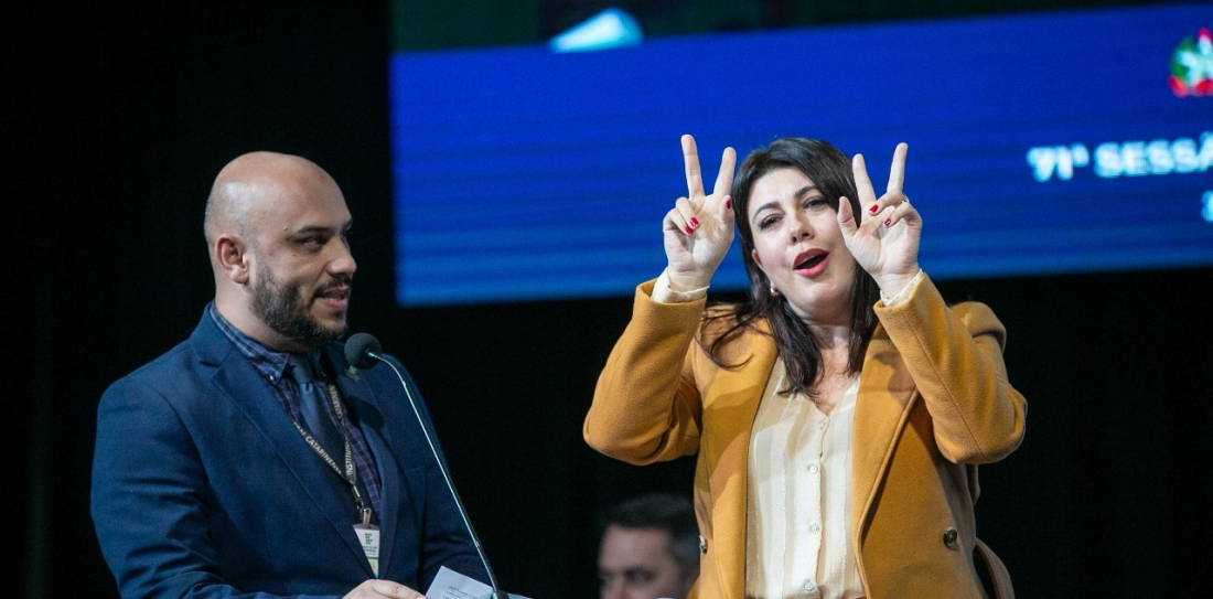 Projeto de Soratto que garante educação bilíngue para surdos em SC é aprovado na ALESC