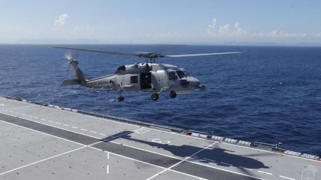 SC: Marinha traz helicóptero de guerra para auxiliar na busca por pescadores desaparecidos 