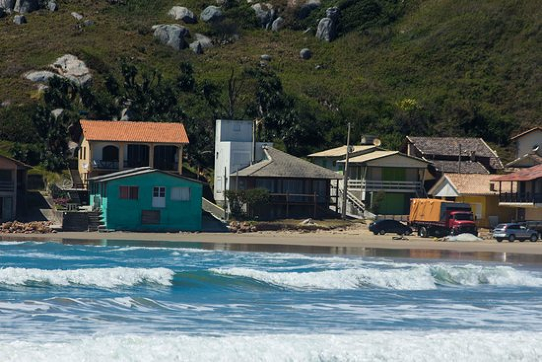 Justiça determina demolição de casa de veraneio em praia de Laguna