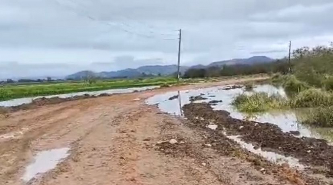 (Vídeos) Água do Rio Tubarão fica a centímetros de passar por cima da Rodovia Ageu Medeiros