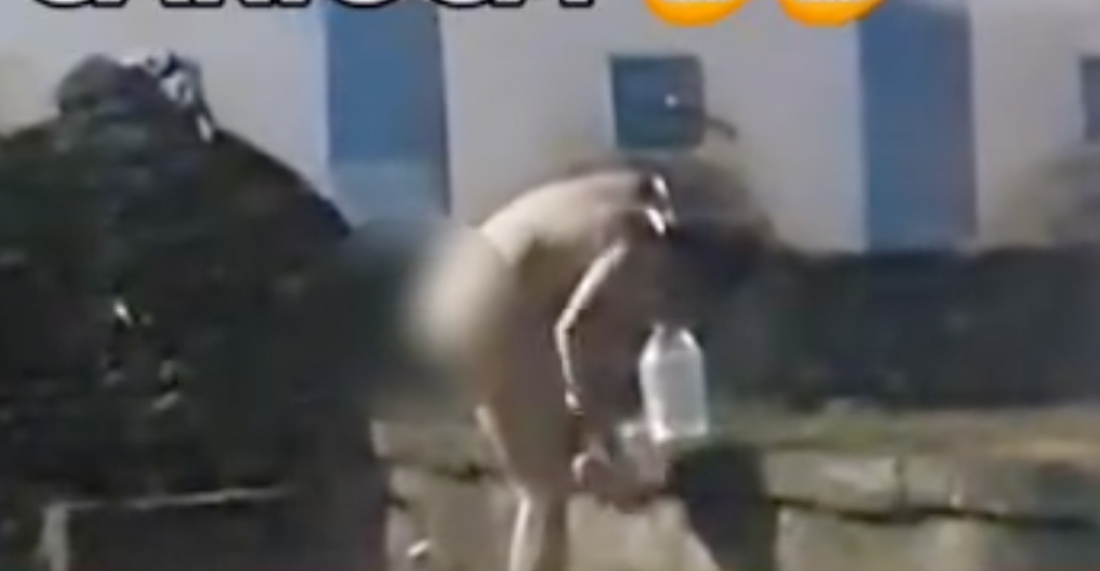 (Vídeo) Homem é flagrado nu e tomando banho na Fonte do Carioca, em Laguna