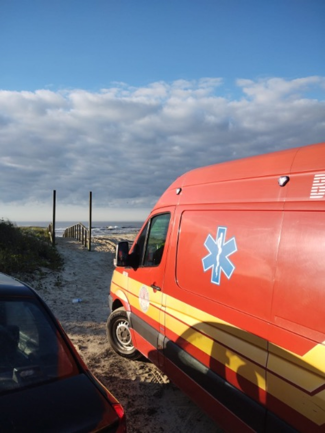 Cadáver com sinais de violência é encontrado em praia no Sul de SC