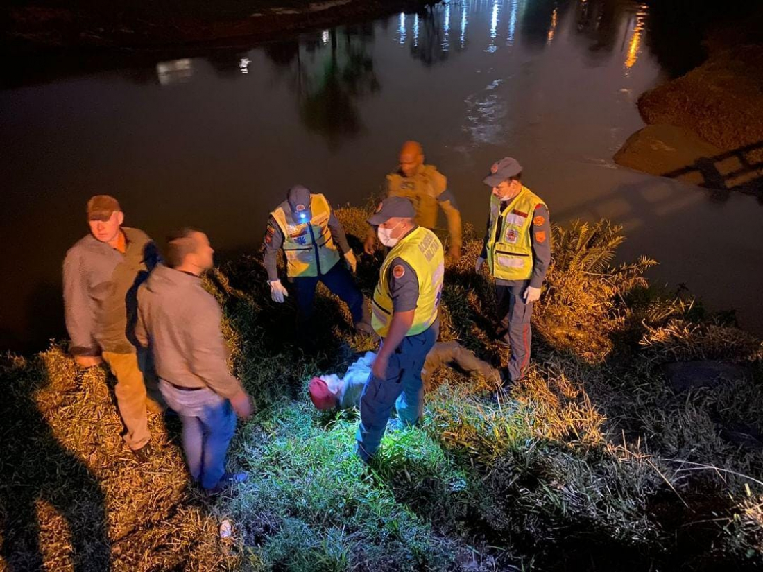 Armazém: PM salva homem que caiu no Rio Capivari após surto psicótico